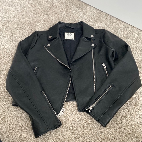 Abercrombie & Fitch Jackets & Blazers - Abercrombie & Fitch faux leather biker jacket